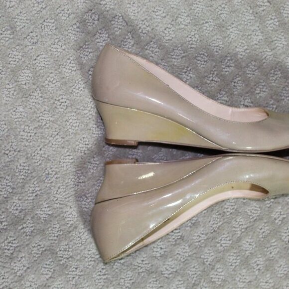Nine West Size 6.5 Patent Leather Nude Almond Toe 2" Wedge Heel - Picture 5 of 8